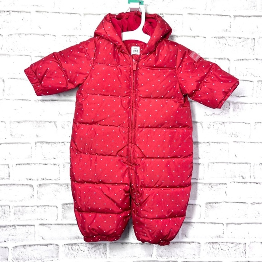 |•BABY GAP•| Adorable Polka Dot Snowsuit Size 0-6 Months